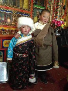 自焚牺牲的藏人女子桑杰措，与丈夫育有两个子女