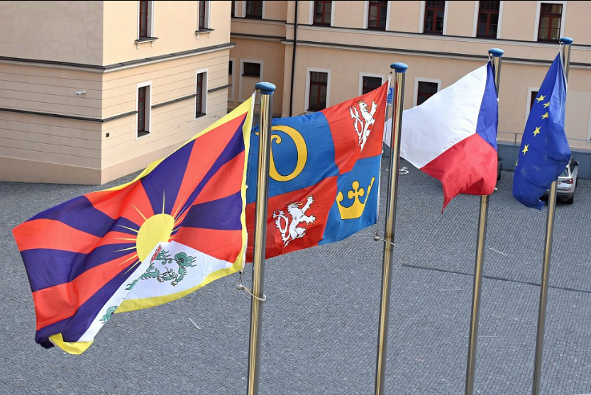 捷克赫州政府拟连续第四年升西藏国旗支持藏人抗争