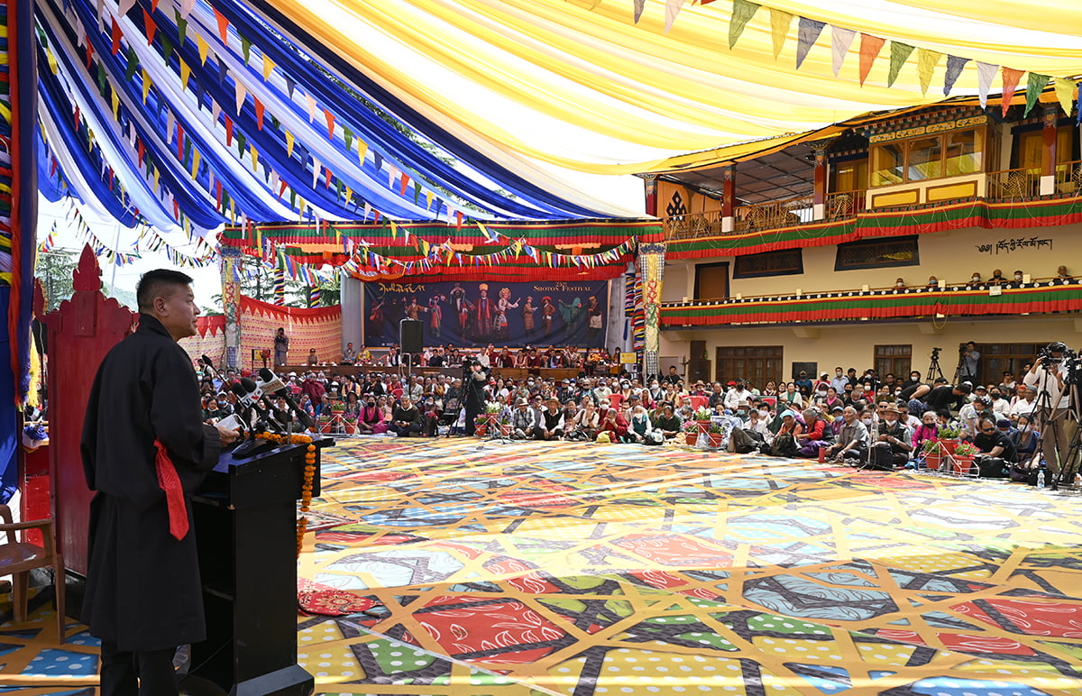 西藏司政出席第25届雪顿节，祈祷达赖喇嘛住世125年