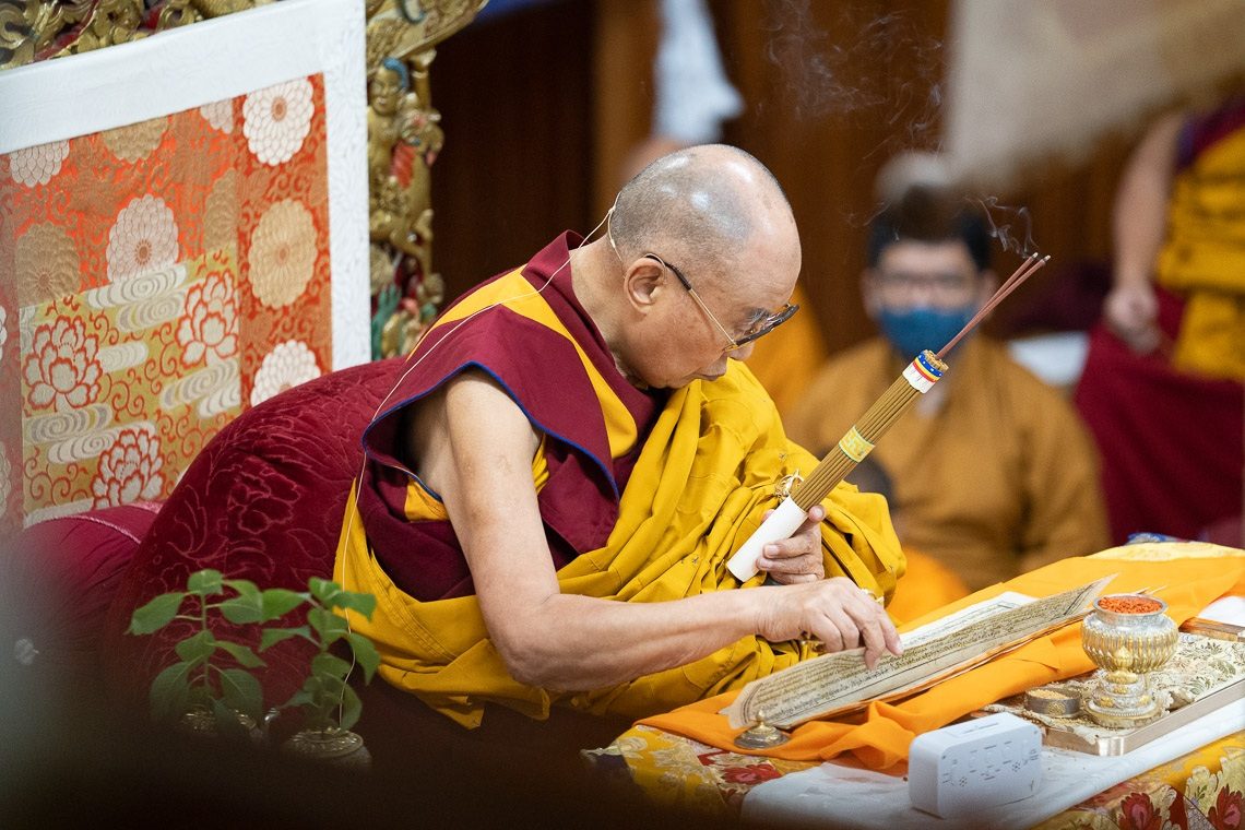 达赖喇嘛结束《缘起赞》法会，鼓励信众持善念做善事