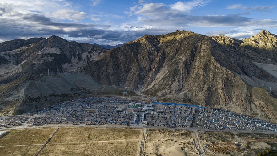 中共以 “防止草原退化”为借口强迫数千万那曲藏人搬迁