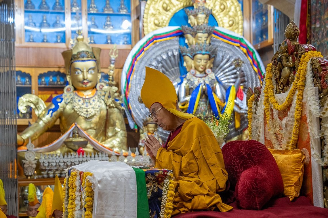 达赖喇嘛于上、下密院长寿祈愿仪轨，教导人们要心怀善念