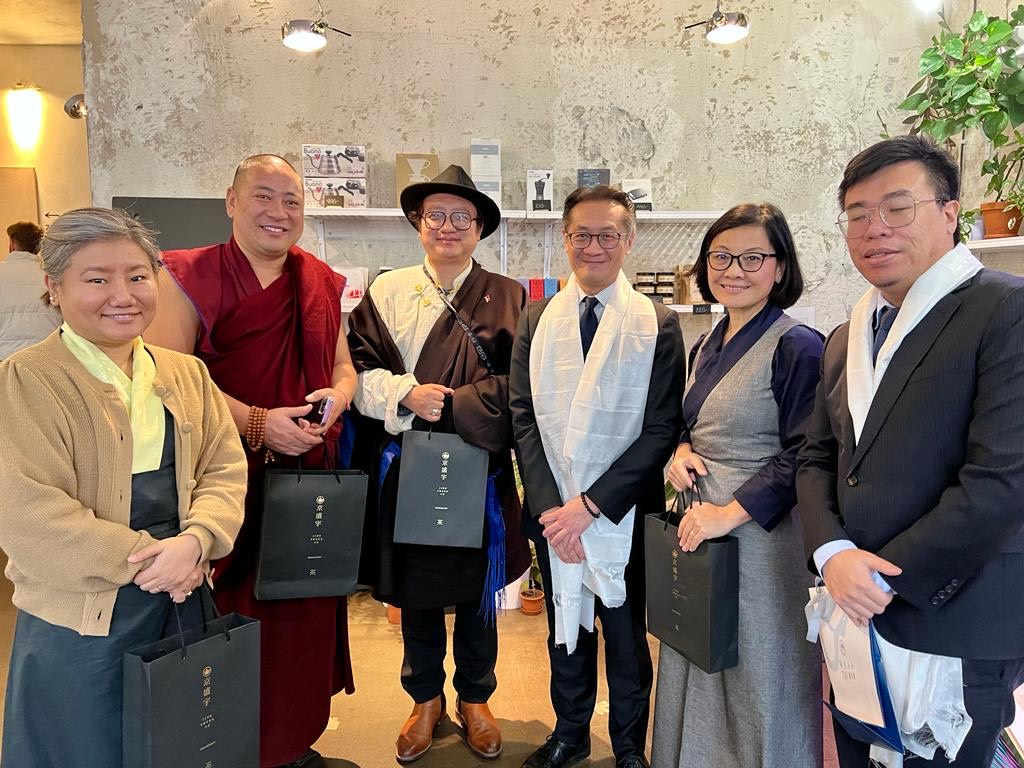 西藏人民议会代表团结束对捷克访问后并对立陶宛展开访问