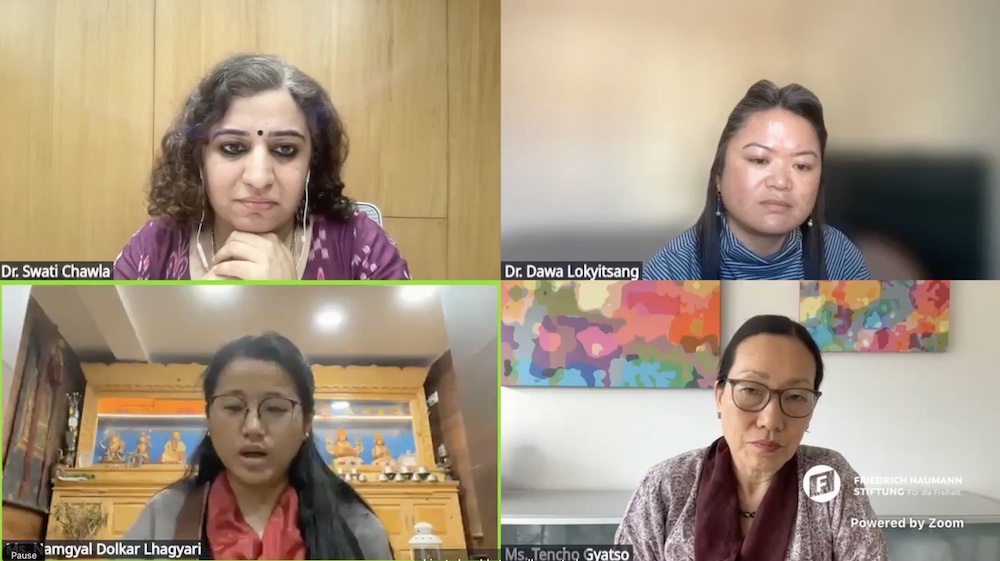 Erkakning eshagidagi gay pornosi