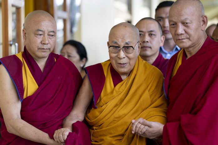 达赖喇嘛主持“萨嘎达瓦”月亿遍六字真言持诵法会- VOT